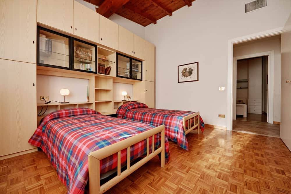 Schitterende villa gelegen op de groene heuvels van het Gardameer. in Lonato, Garda Bergen