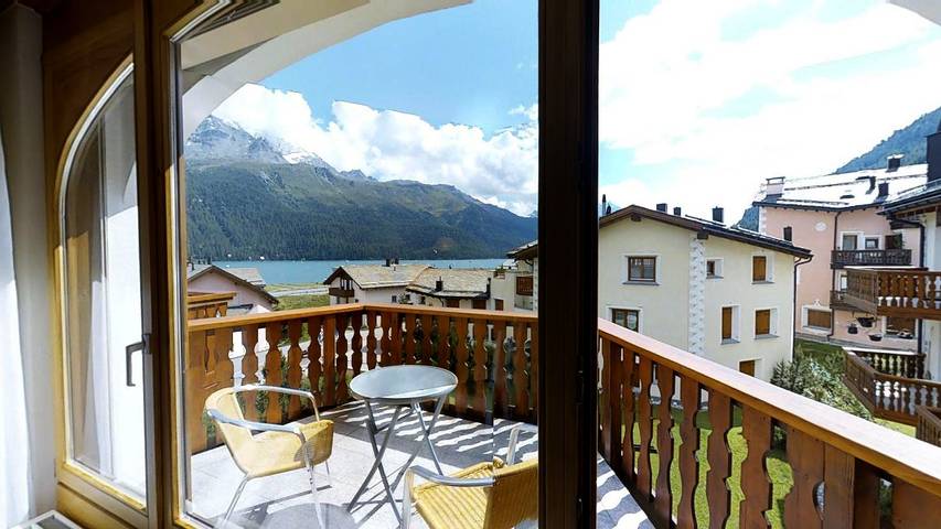 Ferienwohnung für 2 Personen, mit Balkon und Ausblick sowie Seeblick in Silvaplana - 3