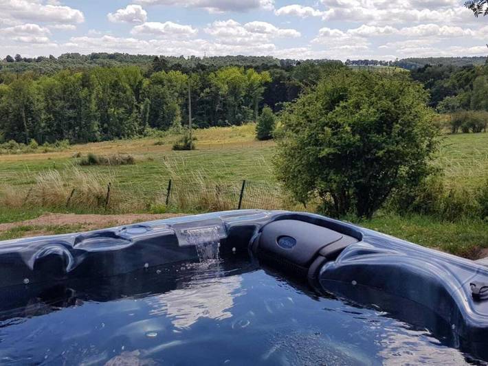 Location de vacances pour 10 personnes, avec sauna et jardin ainsi que terrasse et jacuzzi à Marchin