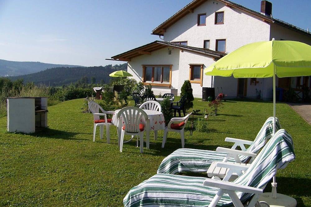 Apartamento inteiro, 37m ² apartamento de 2 quartos grandes com varanda em uma localização fantástica in Frauenau, Baviera Oriental