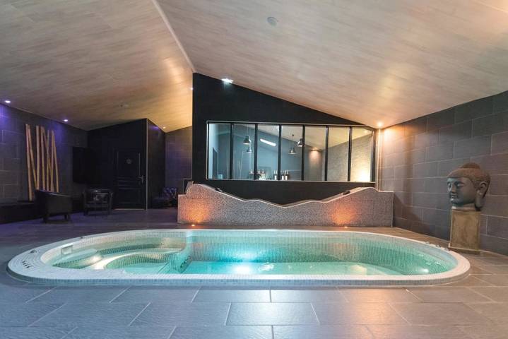 Hôtel pour 2 personnes, avec Jacuzzi ainsi que Terrasse et Jardin