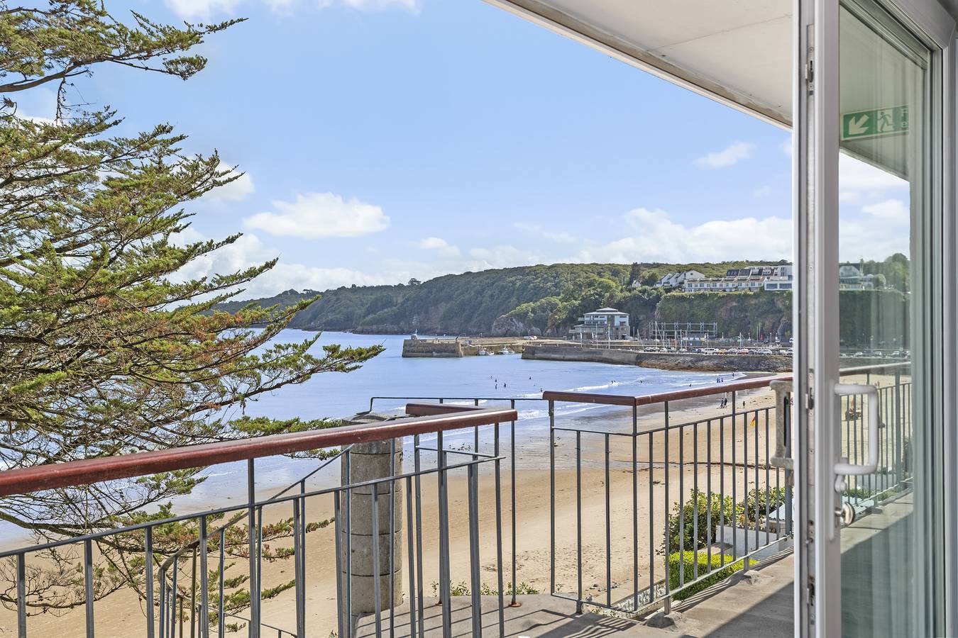 Entire apartment, 33 Beach Court - Direct Beach Access, Sea Views in Saundersfoot, Pembrokeshire