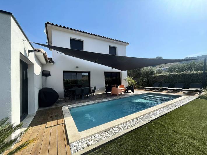 Villa pour 6 personnes, avec jardin et piscine ainsi que vue et terrasse à Le Castellet