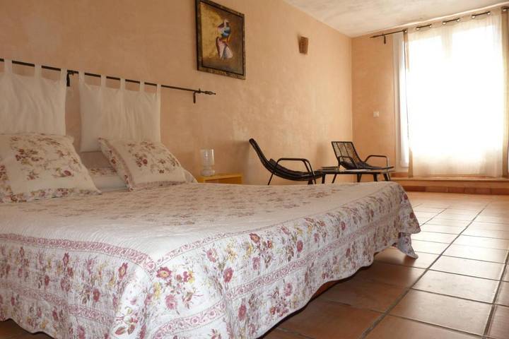 Chambre d’hôte pour 4 personnes, avec Jacuzzi et Terrasse ainsi que Jardin et Piscine à Rognes - 3