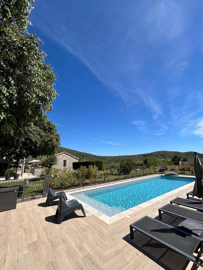 Location de vacances pour 4 personnes, avec piscine ainsi que vue et jardin à Lachapelle-sous-Aubenas - 3