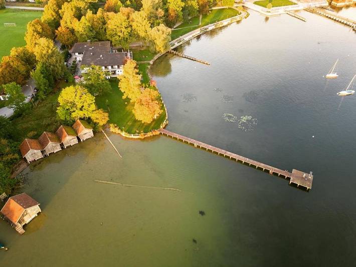 Hotel für 2 Personen, mit Garten und Ausblick sowie Seeblick und Pool, mit Haustier am Ammersee