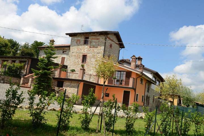 B&b per 3 persone, con Terrazza e Giardino nonché Panorama in Provincia di Piacenza
