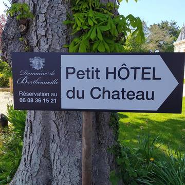 Hôtel pour 2 personnes, avec piscine et jardin ainsi que terrasse et jacuzzi à Paluel