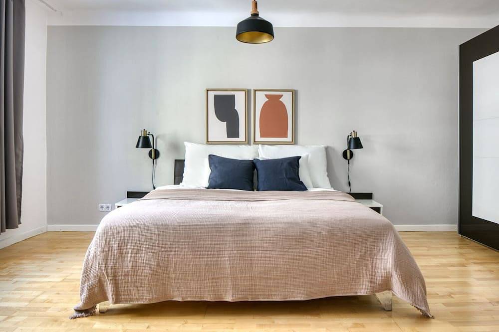 Hel lejlighed, Lovely Innere Stadt 1Br w/ Elevator, steps from Opera, by Blueground in København Indre By, Wien
