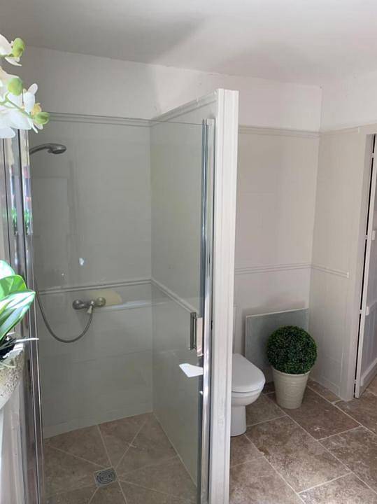 Location de vacances pour 3 personnes, avec piscine ainsi que vue et terrasse à Bourrou - 3