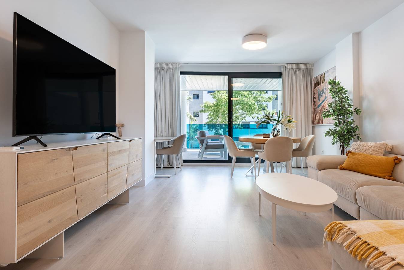 Apartamento inteiro, Apartamento 'Jardines De Las Lagunas' com vista para a montanha, Wi-Fi e ar condicionado in Mijas Costa, Mijas