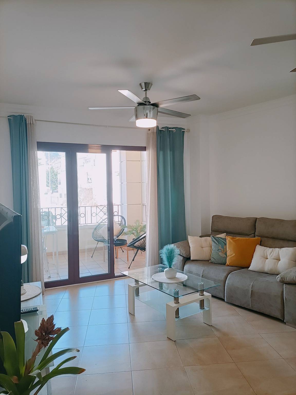 Entire apartment, Apartment 'Solnerja' with Mountain View, Private Terrace and Wi-Fi in Nerja Centre, Nerja