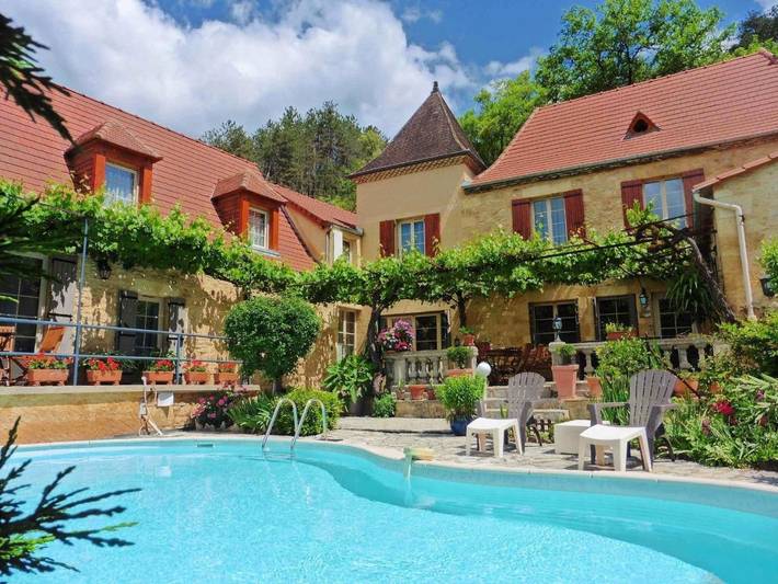 Chambre d’hôte pour 2 personnes, avec jardin ainsi que vue et piscine en Dordogne