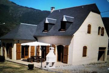 Gîte pour 8 personnes, avec jardin à Bazus-Aure