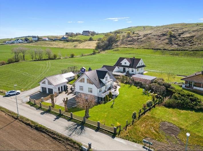 Ferienwohnung für 6 Personen, mit Ausblick und Garten in Rennesøy