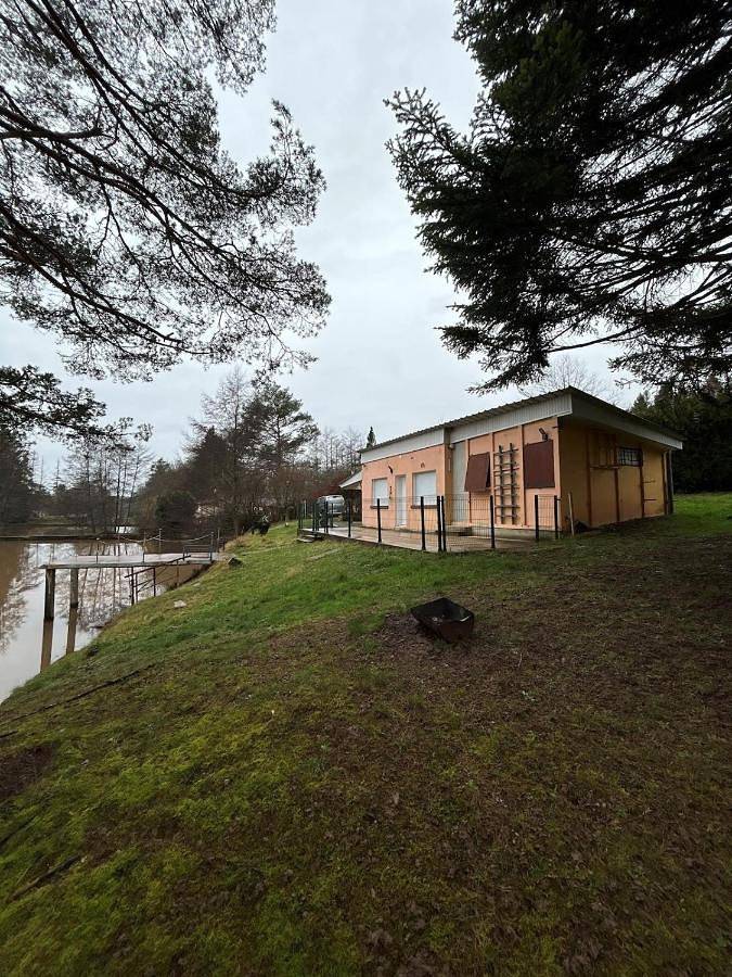 Location de vacances pour 4 personnes, avec Terrasse et Jardin ainsi que Vue et Vue sur le lac dans Frahier-et-Chatebier