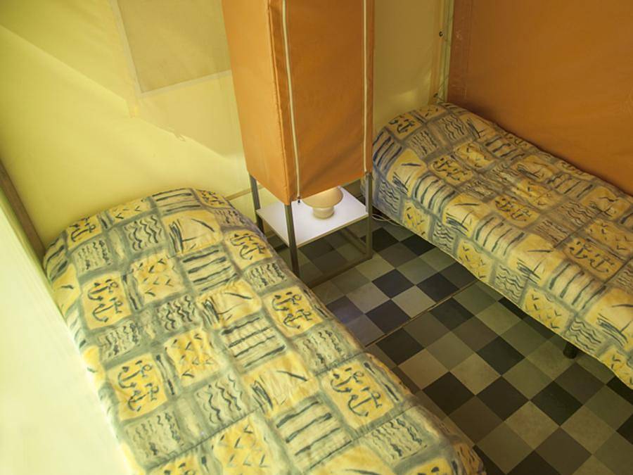 Camping Lac de Bonnefon - Bungalow toilé 5 personnes - Standard 25 m² (2 chambres) avec sanitaires in Naucelle, Aveyron