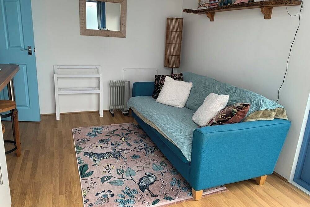 Cosy cabin in peaceful village on the water in Stoke Gabriel, Devon