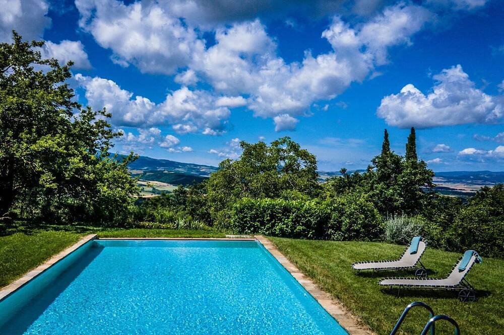 Villa indipendente con A/C, piscina privata, Wifi, terrazza, vista panoramica, vicino Montepulciano in Chianciano Terme, Siena e dintorni