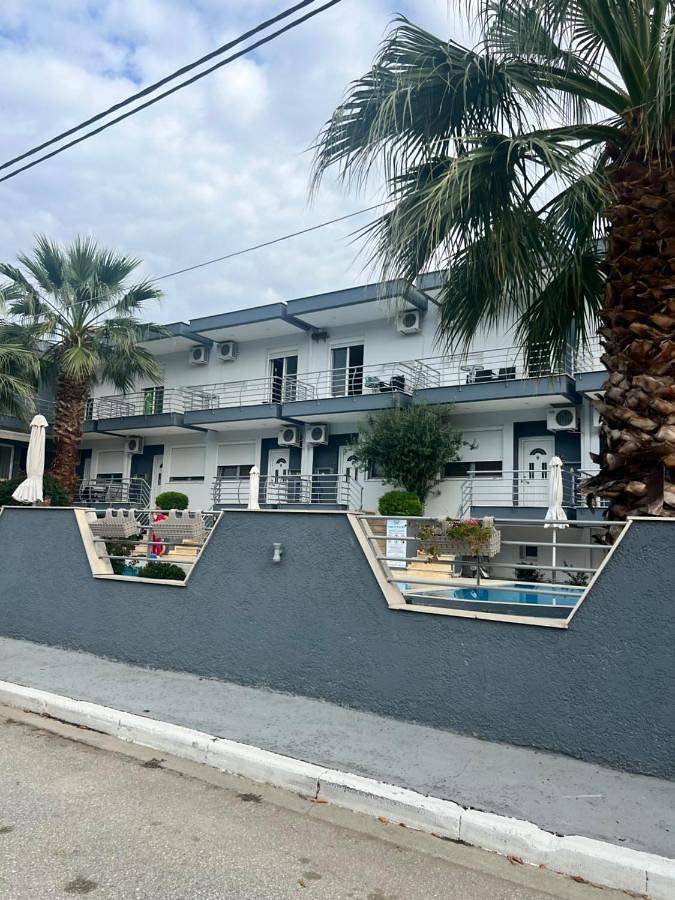 Apartmenthotel für 3 Personen, mit Balkon und Pool - 1