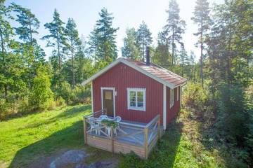 Ferienhaus für 4 Personen, mit Garten und Terrasse sowie Seeblick und Ausblick, mit Haustier in Hultsfreds und Umgebung