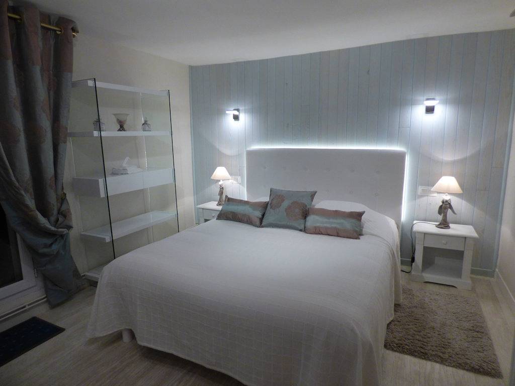 La Maison Blanche avec piscine - Suite Eugénie + Antoinette in Tulle, Région de Tulle