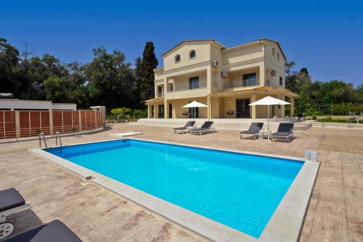 Villa for 12 people, with Pool in Kavos