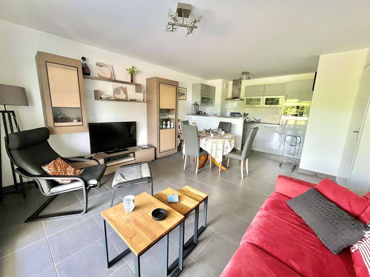 Ganze Wohnung, Moderne 42qm Wohnung nahe Strand, Wlan, Haustiere erlaubt, Privater Parkplatz in Étel, Côte des Mégalithes