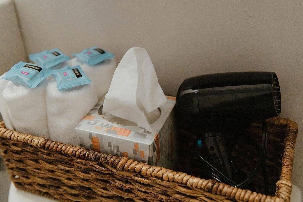 Fire Pit ~ Fenced Yard ~ Near Integris & Fairgrounds ~ Close to I44 & Nw Expwy for Easy Access to Okc's Best! in Oklahoma City, Oklahoma County