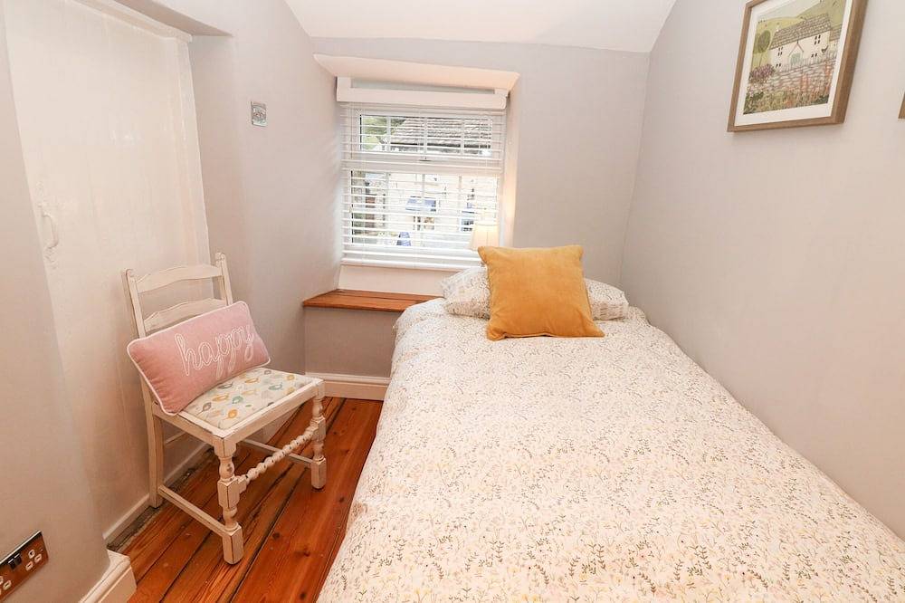 Millstream Cottage, family friendly in Castleton, Peak District in Castleton, Derbyshire