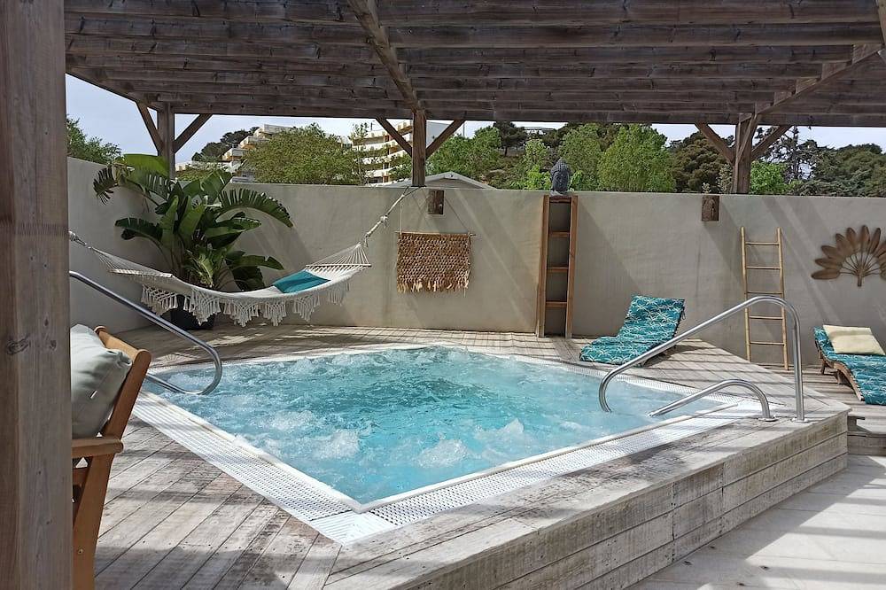 Mobil-home à 300 m de la plage. Camping 4* La Falaise Narbonne-Plage in Narbonne Plage, Narbonne
