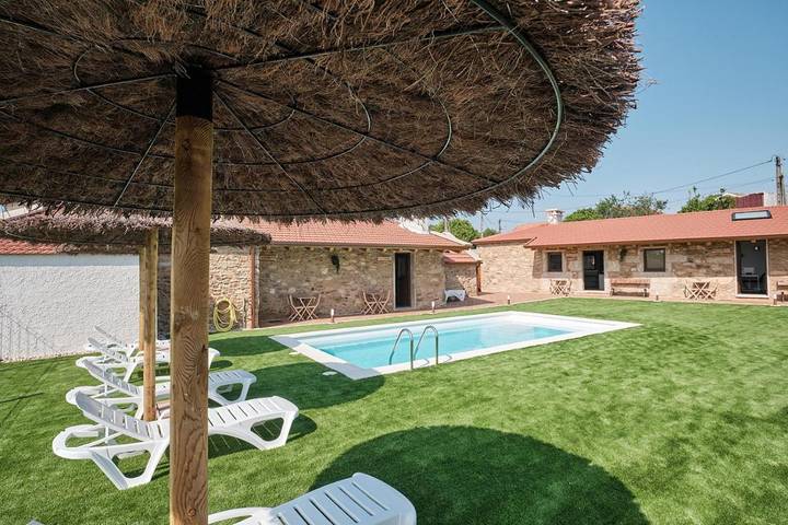 Albergue para 2 personas, con Terraza además de Jardín y Piscina en Rias Baixas