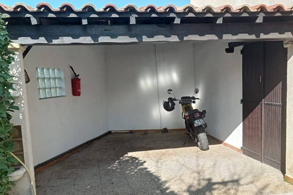 Small apartment under villa with shops near swimming pool 30mm from the sea in La Bouilladisse, Marseille und Umgebung