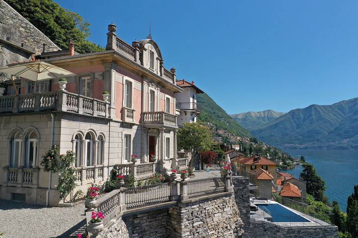 Ferienhaus für 11 Personen, mit Balkon und Whirlpool sowie Terrasse und Garten in Moltrasio