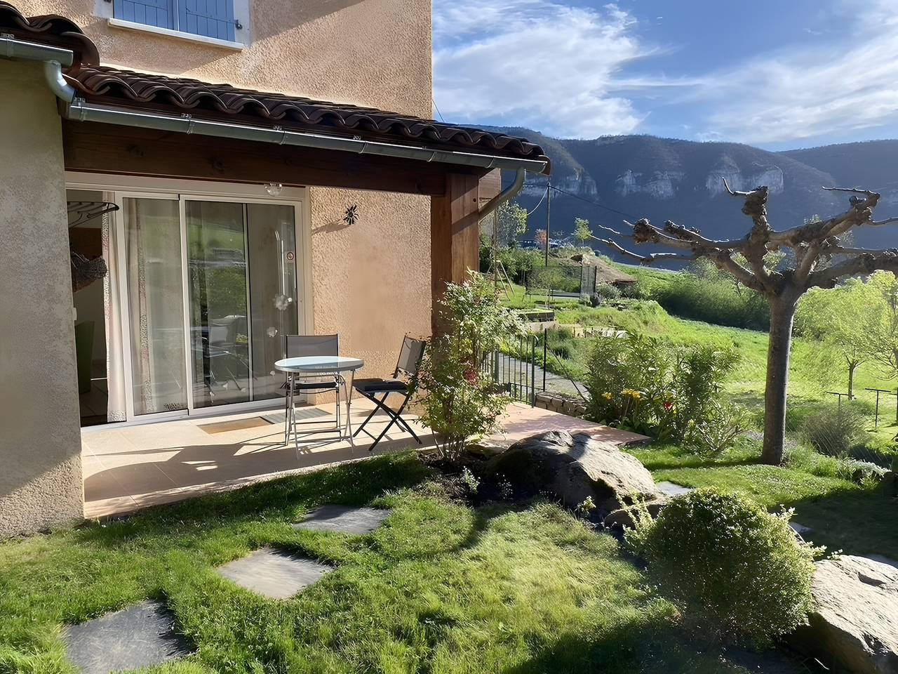 Villa "Gîte Le Calcadis" com vista montanha, Wi-Fi e ar condicionado in Mostuéjouls, Parc naturel régional des Grands Causses