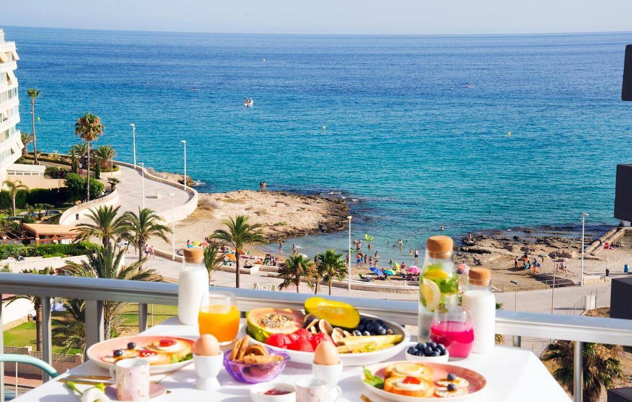 Apartamento entero, Apartamento 'Playa Salinas Grupo Terra De Mar' con vistas al mar, Wi-Fi y aire acondicionado. in Platja del Cantal Roig (Calpe), Calpe
