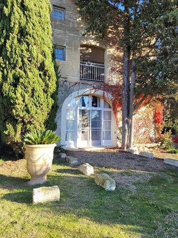 Gîte pour 4 personnes, avec jardin et piscine dans Albaron