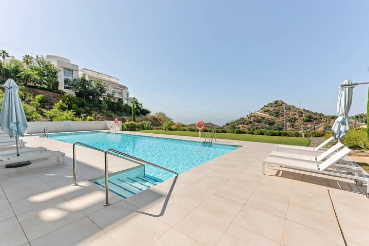 Apartamento entero, Apartamento 'Palo Alto' con vistas al mar, Wi-Fi y aire acondicionado in Ojén, Sierra de las Nieves