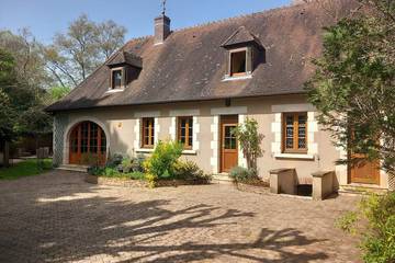 Gîte pour 10 personnes, avec terrasse ainsi que jacuzzi et jardin dans Vinon