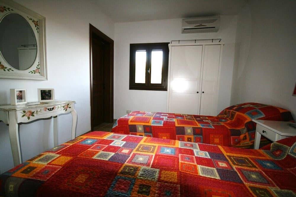 Bonito chalet con piscina privada en zona residencial aislada - coche indispensable in Carovigno, Salento