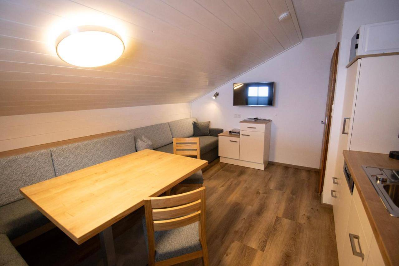 Ganze Wohnung, Two-Bedroom Apartment with Balcony in Tuxer Alpen, Hintertux