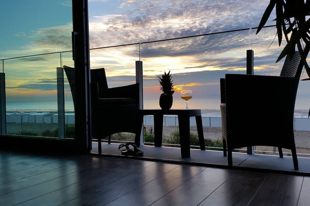 Entire apartment, Apartment facing the sea with balcony, very bright with garage in Koksijde-Bad, Koksijde