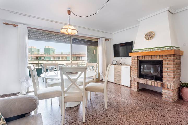 Ganze Wohnung, Apartment 'Entero Playa Perello' mit Gemeinschaftspool, Wlan und Klimaanlage in Platja del Perelló (Sueca), Sueca