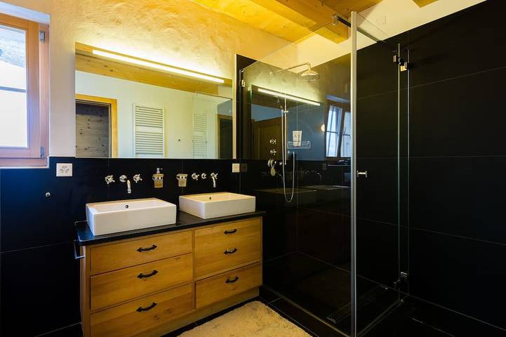 Ferienhaus für 12 Personen, mit Sauna und Garten sowie Whirlpool in Lauterbrunnen - 4