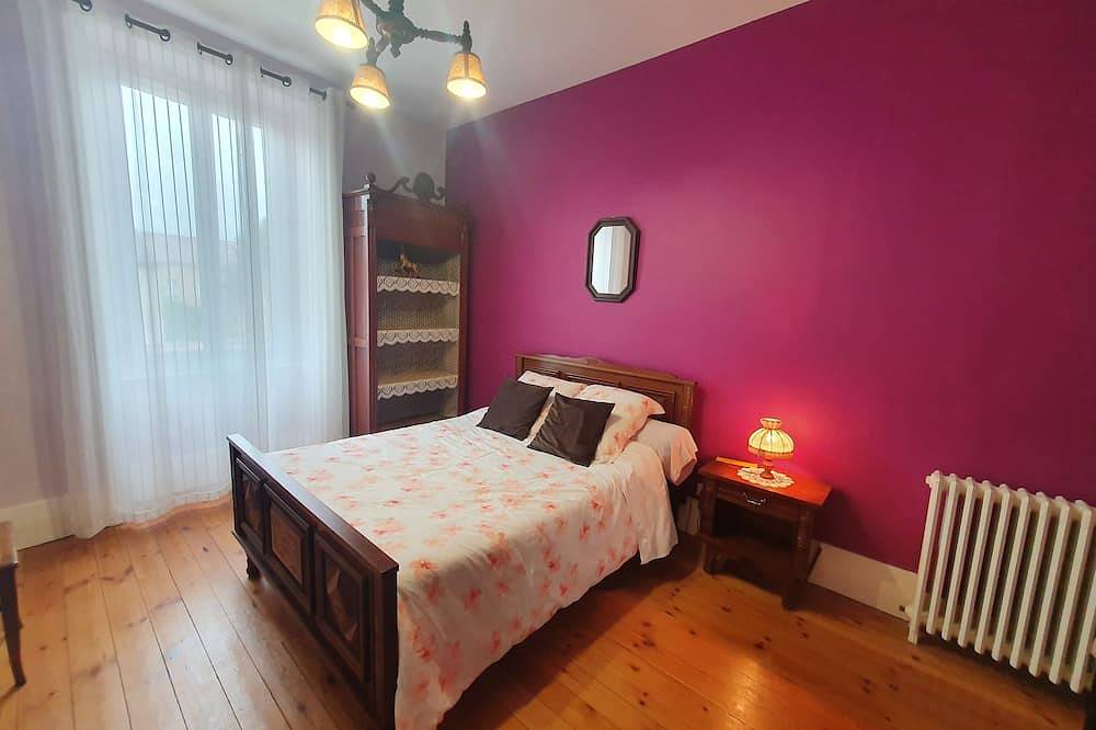 Paray maison de caractère proche sanctuaires et tous commerce 13 personnes in Paray-le-Monial, Région de Charolles