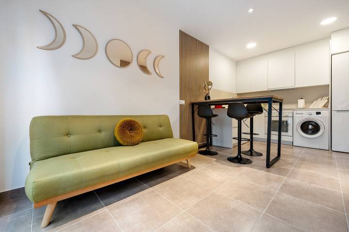 Apartamento entero, Apartamento 'Mabicarent Playa 2' con terraza privada, Wi-Fi y aire acondicionado in Platja de les Madrigueres (el Vendrell), Calafell