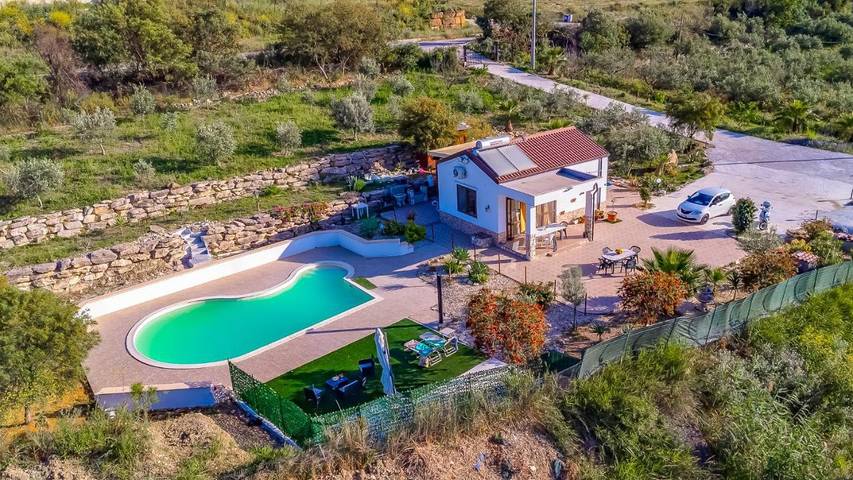 Villa per 5 persone, con panorama e giardino nonché piscina a Sciacca