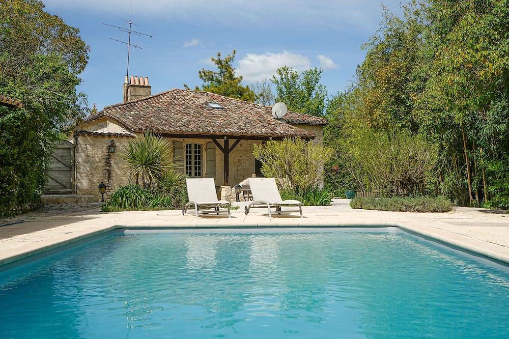 Belle Bastide de caractère, piscine privée et bain nordique chauffé, à Montcuq in Montcuq-en-Quercy-Blanc, Quercy