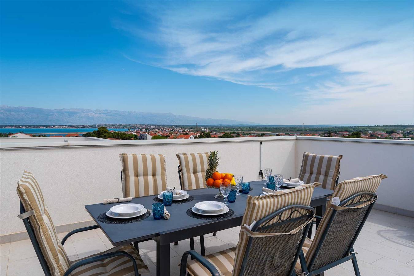 Geheel appartement, Jacuzzi | Sea view | For 4 persons | New and modern in Nin, Zadar