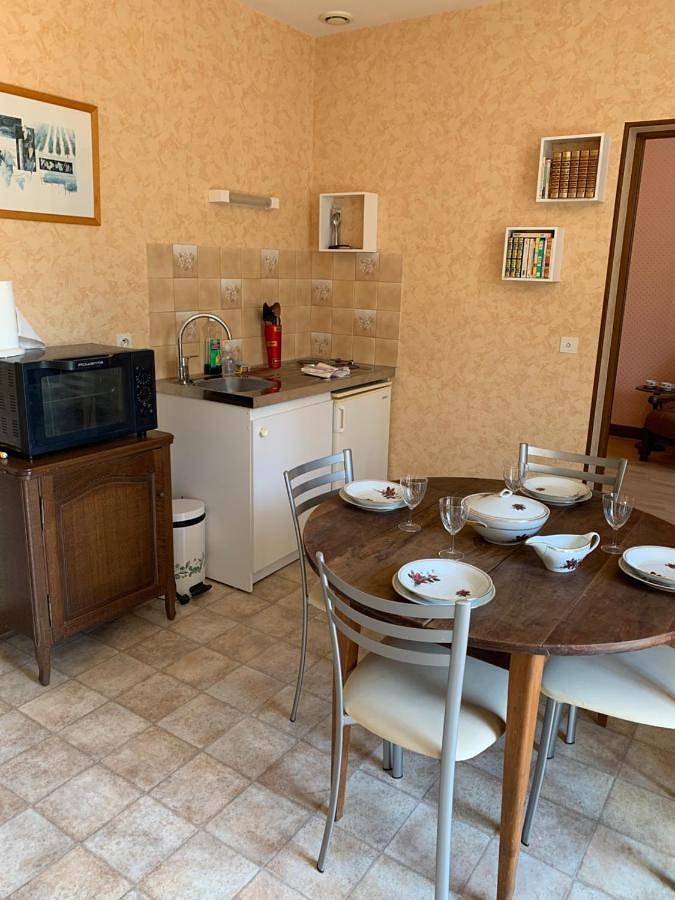 Location de vacances pour 4 personnes, avec terrasse dans Veaugues - 4